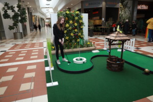 Events: King Cross 2023, Mini Golf Hostess 4